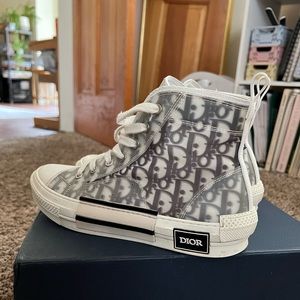 Dior B23 Sneakers Size 8, worn 3 times, brand new!